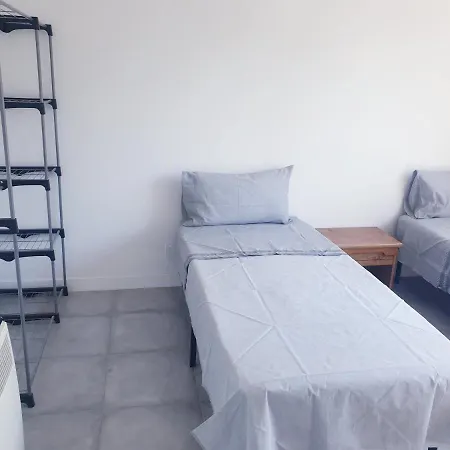 Апартаменты Renove 2023 Proche Aeroport 5min, Gare Sncf 2 Min, Tramway Au Pied De L'immeuble , Parking Possible, Renovated 2023 Near The Airport 5 Min, Train Station 2 Min, Tram Next To The Building 1 Min, Parking Possible *