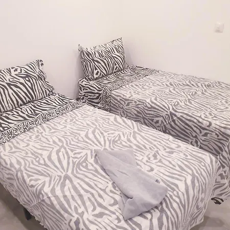 Renove 2023 Proche Aeroport 5min, Gare Sncf 2 Min, Tramway Au Pied De L'immeuble , Parking Possible, Renovated 2023 Near The Airport 5 Min, Train Station 2 Min, Tram Next To The Building 1 Min, Parking Possible *