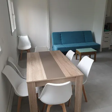 Renove 2023 Proche Aeroport 5min, Gare Sncf 2 Min, Tramway Au Pied De L'immeuble , Parking Possible, Renovated 2023 Near The Airport 5 Min, Train Station 2 Min, Tram Next To The Building 1 Min, Parking Possible Апартаменты