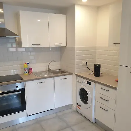 Renove 2023 Proche Aeroport 5min, Gare Sncf 2 Min, Tramway Au Pied De L'immeuble , Parking Possible, Renovated 2023 Near The Airport 5 Min, Train Station 2 Min, Tram Next To The Building 1 Min, Parking Possible Apartament Nicea