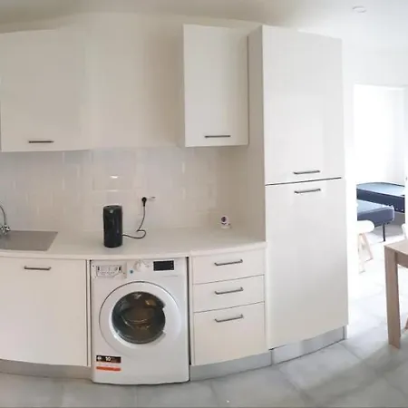 Renove 2023 Proche Aeroport 5min, Gare Sncf 2 Min, Tramway Au Pied De L'immeuble , Parking Possible, Renovated 2023 Near The Airport 5 Min, Train Station 2 Min, Tram Next To The Building 1 Min, Parking Possible Апартаменты Ницца
