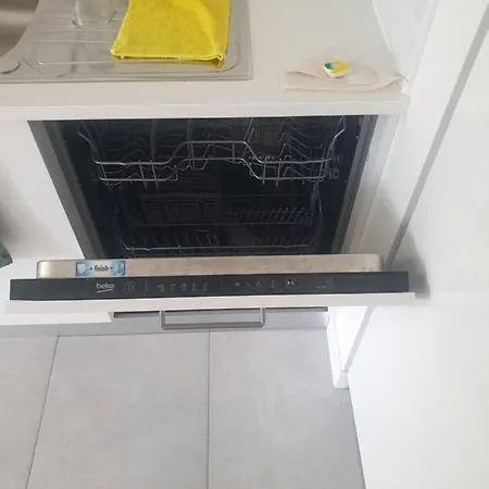 Apartament Renove 2023 Proche Aeroport 5min, Gare Sncf 2 Min, Tramway Au Pied De L'immeuble , Parking Possible, Renovated 2023 Near The Airport 5 Min, Train Station 2 Min, Tram Next To The Building 1 Min, Parking Possible Nicea