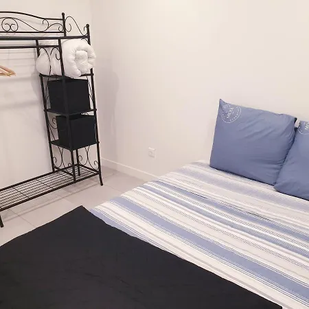 Apartament Renove 2023 Proche Aeroport 5min, Gare Sncf 2 Min, Tramway Au Pied De L'immeuble , Parking Possible, Renovated 2023 Near The Airport 5 Min, Train Station 2 Min, Tram Next To The Building 1 Min, Parking Possible *