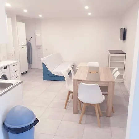 Апартаменты Renove 2023 Proche Aeroport 5min, Gare Sncf 2 Min, Tramway Au Pied De L'immeuble , Parking Possible, Renovated 2023 Near The Airport 5 Min, Train Station 2 Min, Tram Next To The Building 1 Min, Parking Possible