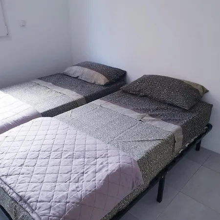 Apartament Renove 2023 Proche Aeroport 5min, Gare Sncf 2 Min, Tramway Au Pied De L'immeuble , Parking Possible, Renovated 2023 Near The Airport 5 Min, Train Station 2 Min, Tram Next To The Building 1 Min, Parking Possible