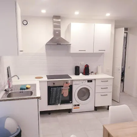 Апартаменты Renove 2023 Proche Aeroport 5min, Gare Sncf 2 Min, Tramway Au Pied De L'immeuble , Parking Possible, Renovated 2023 Near The Airport 5 Min, Train Station 2 Min, Tram Next To The Building 1 Min, Parking Possible