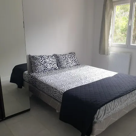 Renove 2023 Proche Aeroport 5min, Gare Sncf 2 Min, Tramway Au Pied De L'immeuble , Parking Possible, Renovated 2023 Near The Airport 5 Min, Train Station 2 Min, Tram Next To The Building 1 Min, Parking Possible Ницца