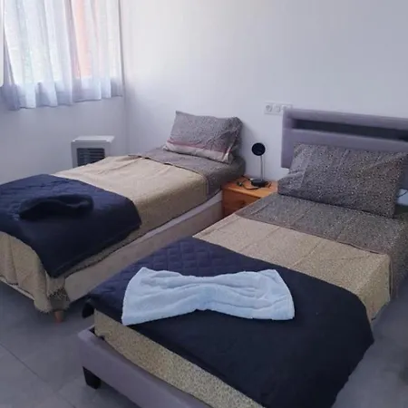 Renove 2023 Proche Aeroport 5min, Gare Sncf 2 Min, Tramway Au Pied De L'immeuble , Parking Possible, Renovated 2023 Near The Airport 5 Min, Train Station 2 Min, Tram Next To The Building 1 Min, Parking Possible Nicea