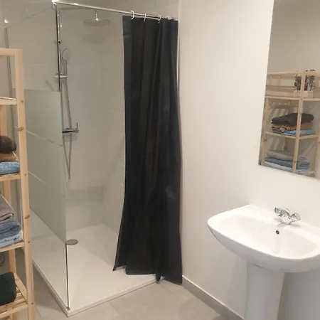 Renove 2023 Proche Aeroport 5min, Gare Sncf 2 Min, Tramway Au Pied De L'immeuble , Parking Possible, Renovated 2023 Near The Airport 5 Min, Train Station 2 Min, Tram Next To The Building 1 Min, Parking Possible Apartament *