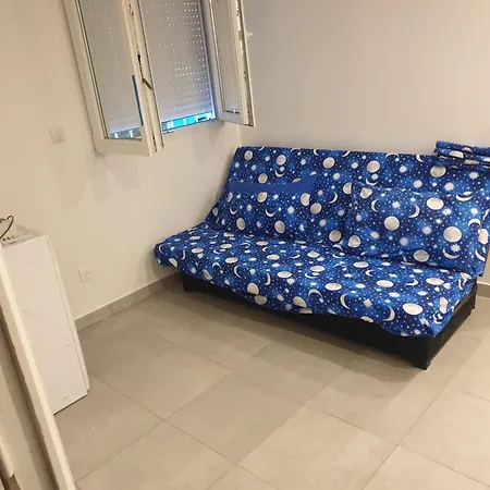 Renove 2023 Proche Aeroport 5min, Gare Sncf 2 Min, Tramway Au Pied De L'immeuble , Parking Possible, Renovated 2023 Near The Airport 5 Min, Train Station 2 Min, Tram Next To The Building 1 Min, Parking Possible * Ницца