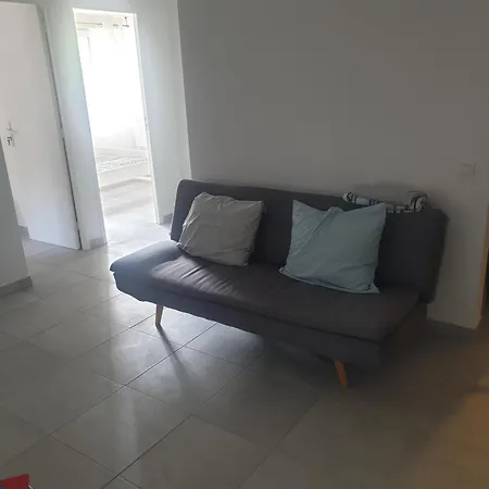 Апартаменты Renove 2023 Proche Aeroport 5min, Gare Sncf 2 Min, Tramway Au Pied De L'immeuble , Parking Possible, Renovated 2023 Near The Airport 5 Min, Train Station 2 Min, Tram Next To The Building 1 Min, Parking Possible *