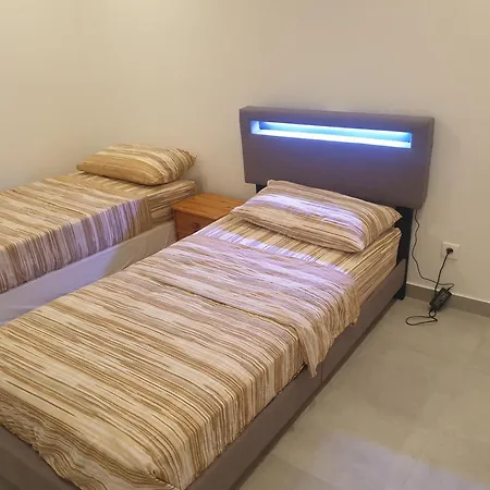 Renove 2023 Proche Aeroport 5min, Gare Sncf 2 Min, Tramway Au Pied De L'immeuble , Parking Possible, Renovated 2023 Near The Airport 5 Min, Train Station 2 Min, Tram Next To The Building 1 Min, Parking Possible Апартаменты *